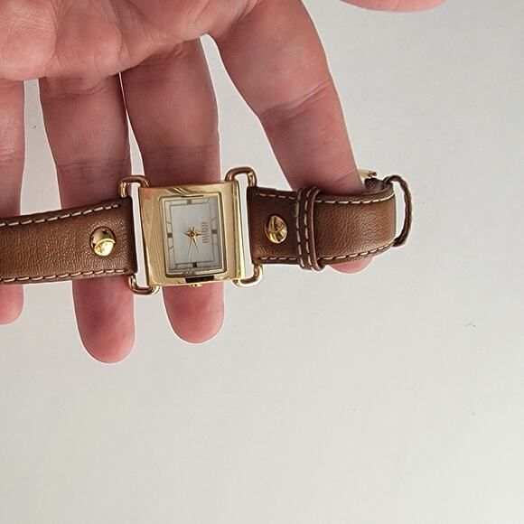 Vintage Watches Gossip Square Gold Watch Brown Leather Strap Classic Minimalist - Picture 2 of 10